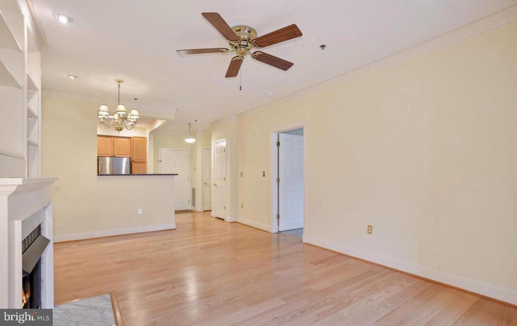 1860 STRATFORD PARK PLACE Unit: 201
