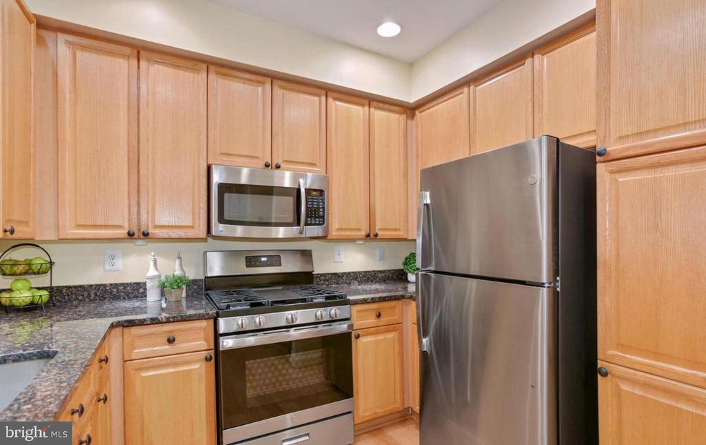 1860 STRATFORD PARK PLACE Unit: 201