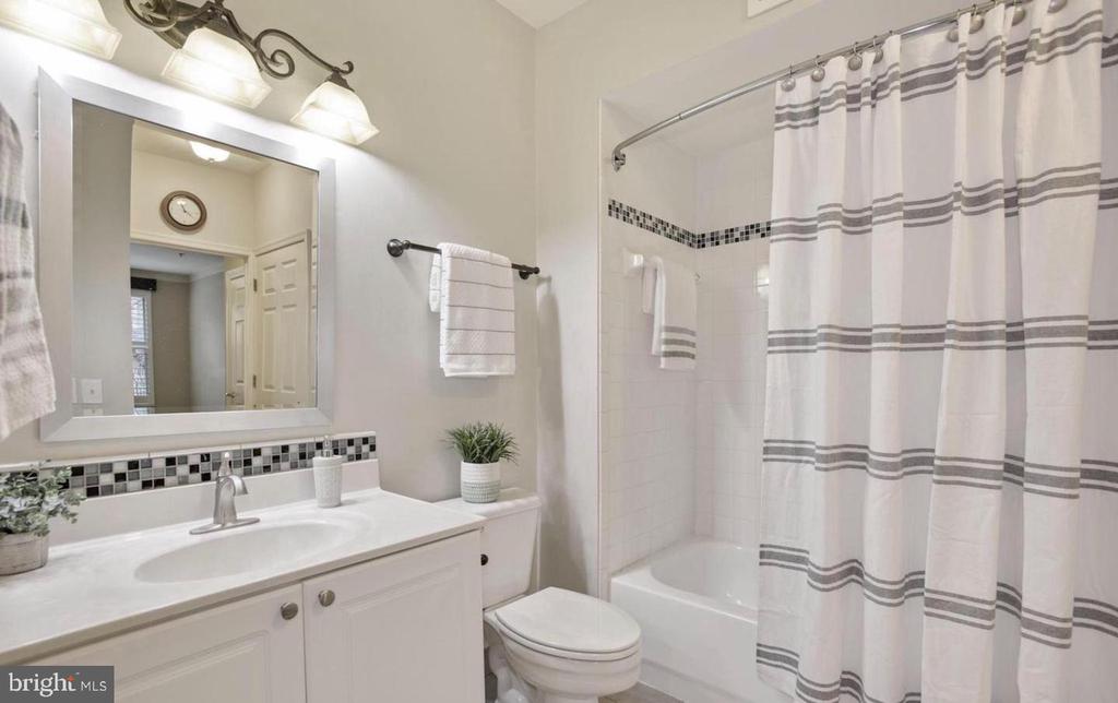 1860 STRATFORD PARK PLACE Unit: 201