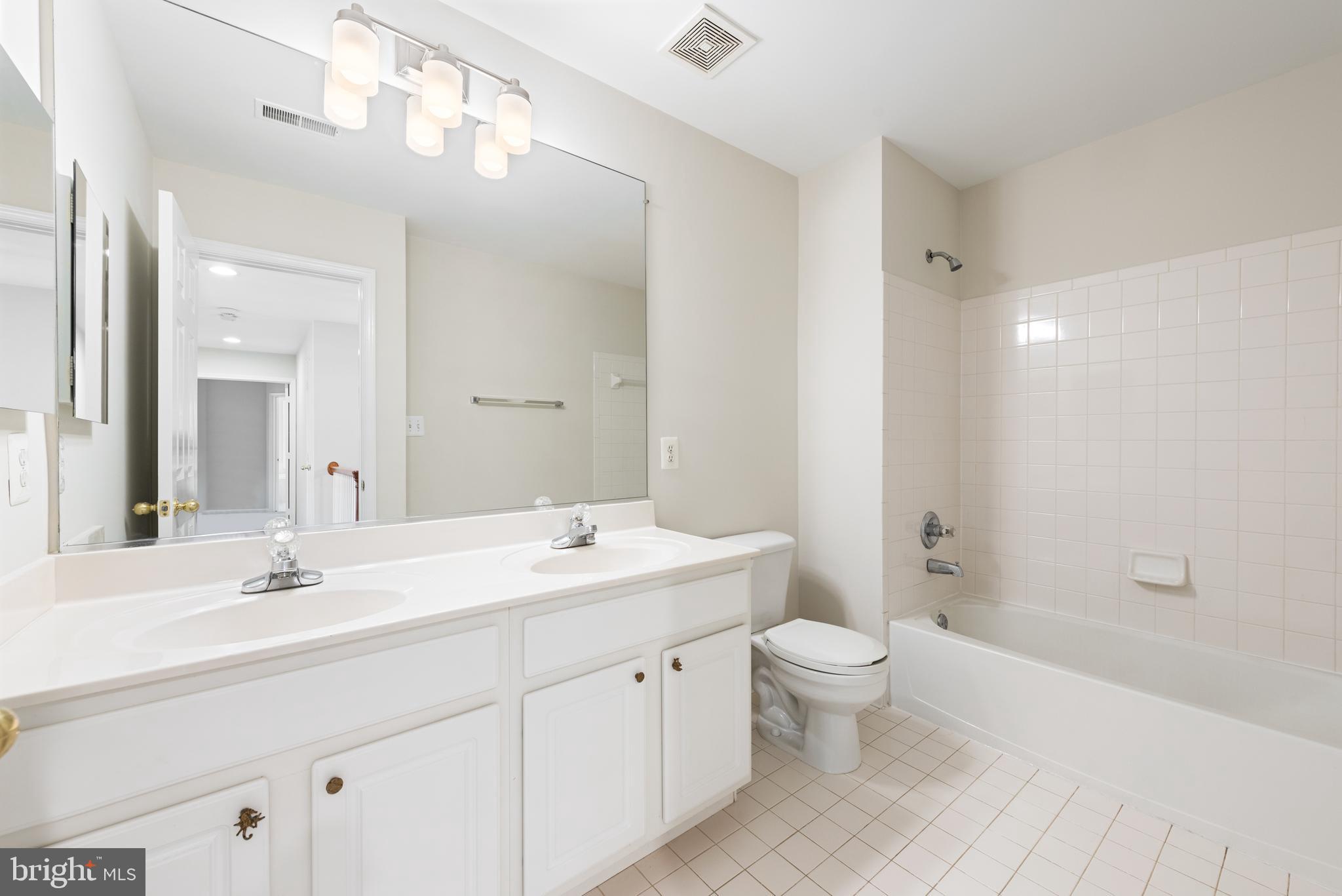 43406 Westchester Sq