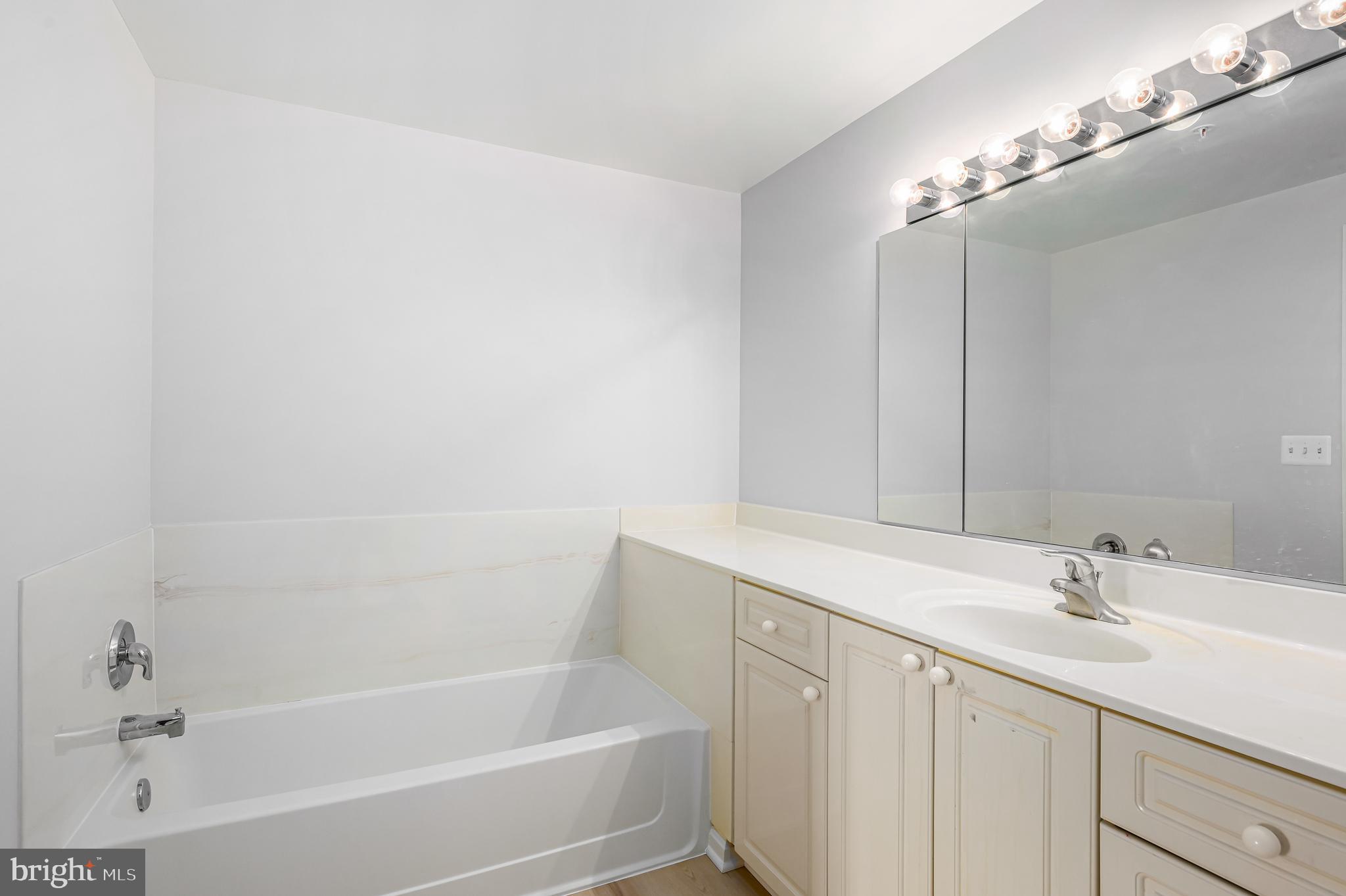 19350 Magnolia Grove Sq #405