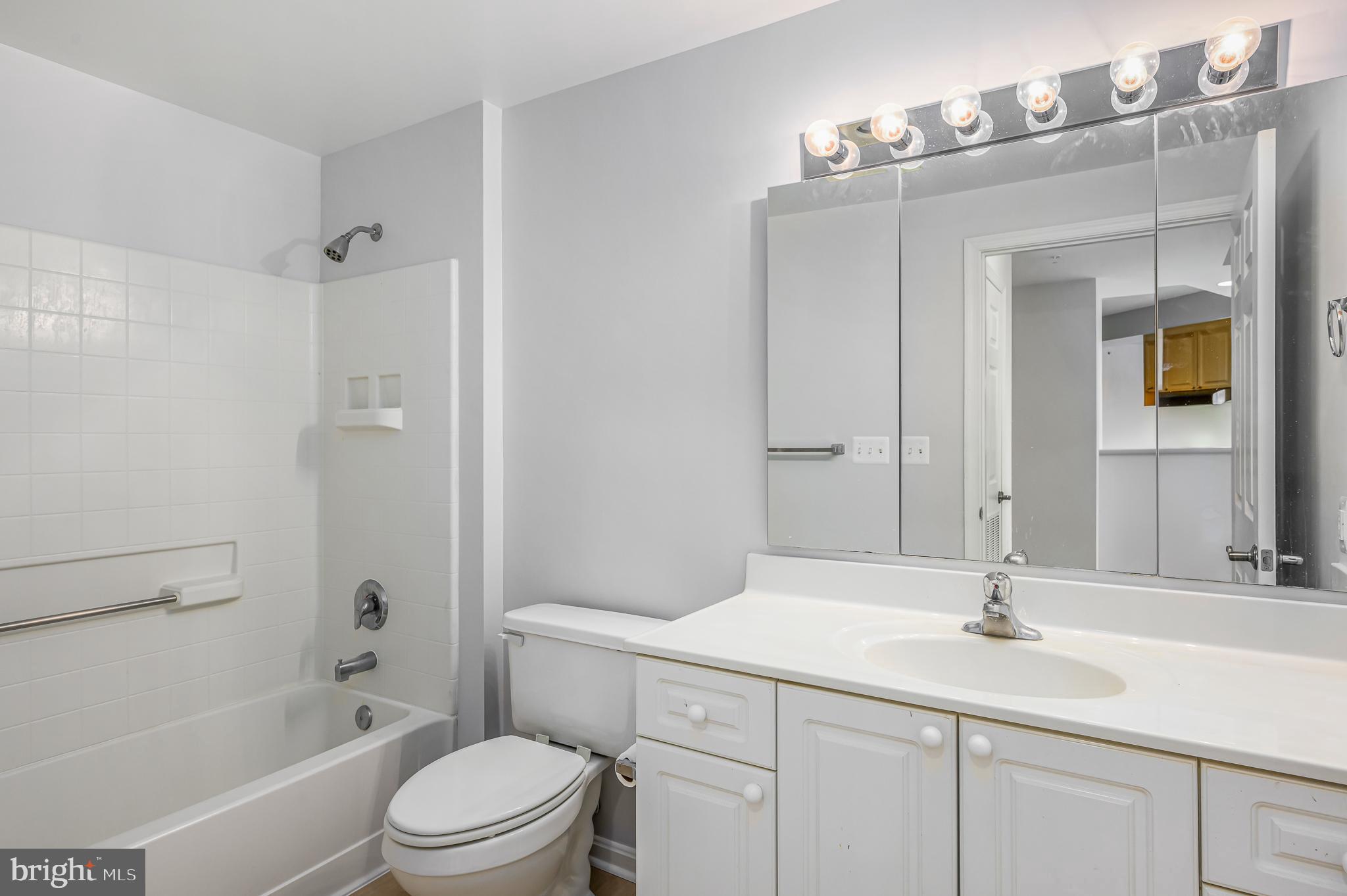 19350 Magnolia Grove Sq #405