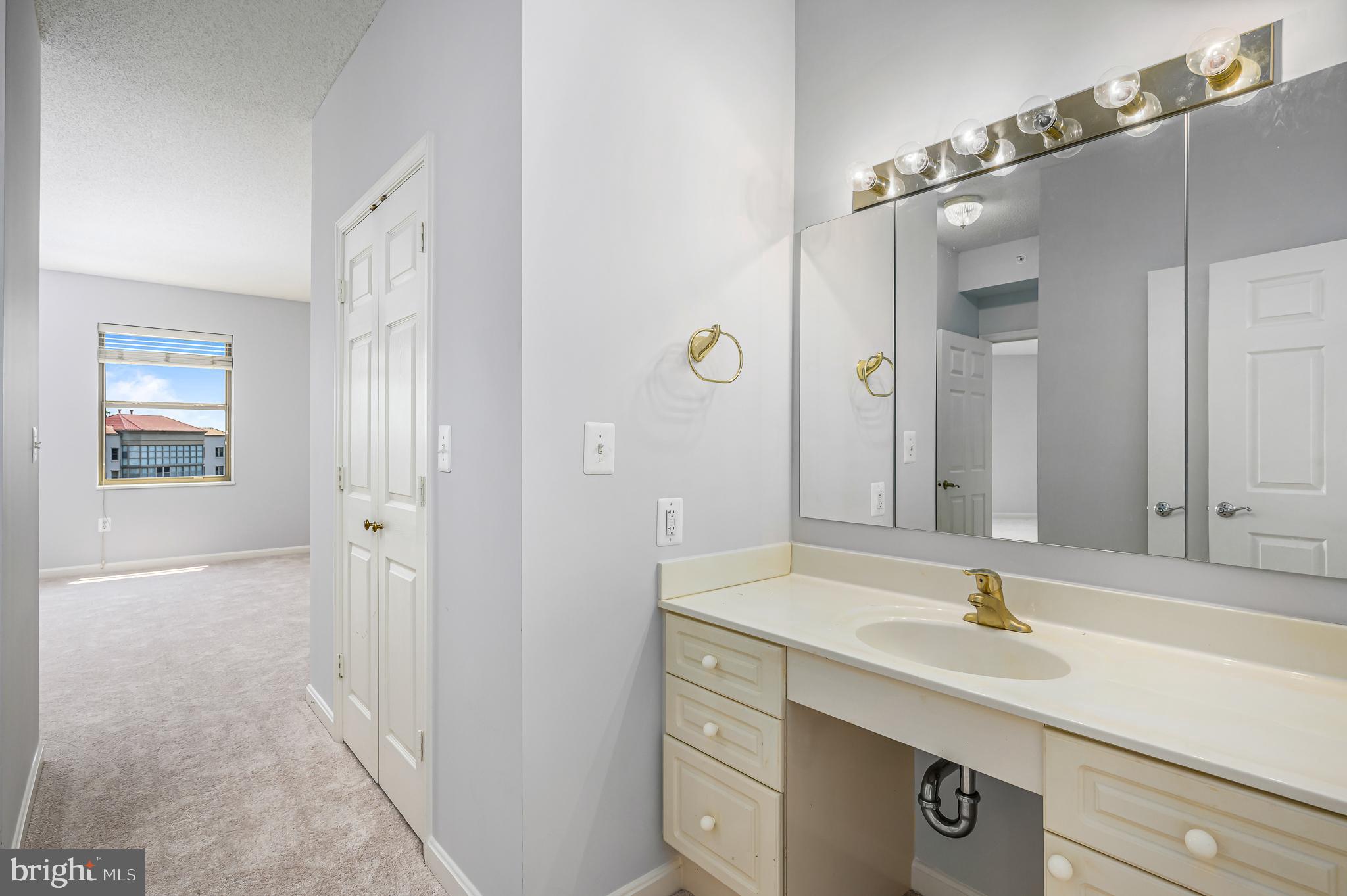 19350 Magnolia Grove Sq #405