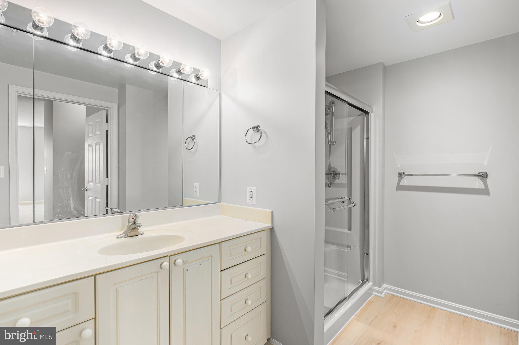 19350 Magnolia Grove Sq #405