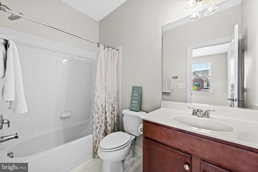 42694 Chisholm