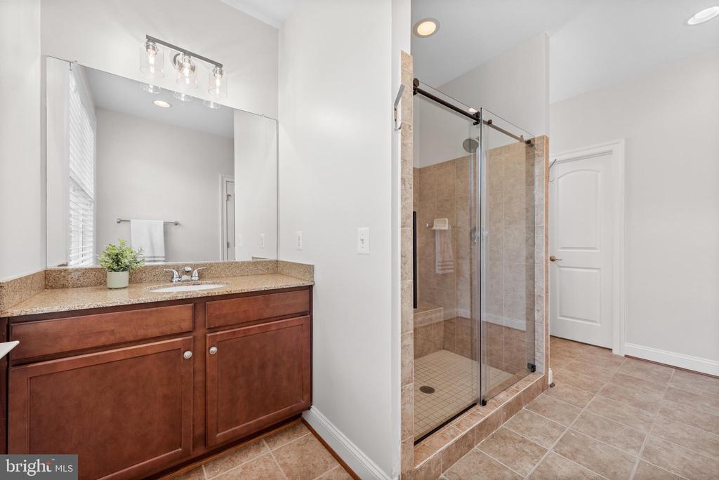 42694 Chisholm