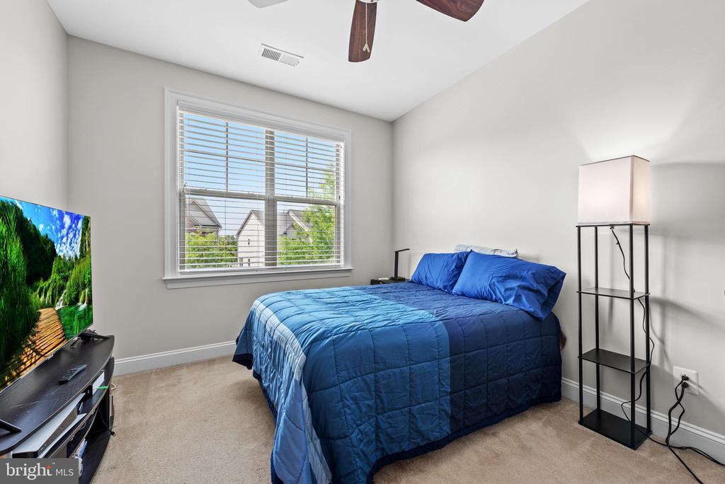 42694 Chisholm