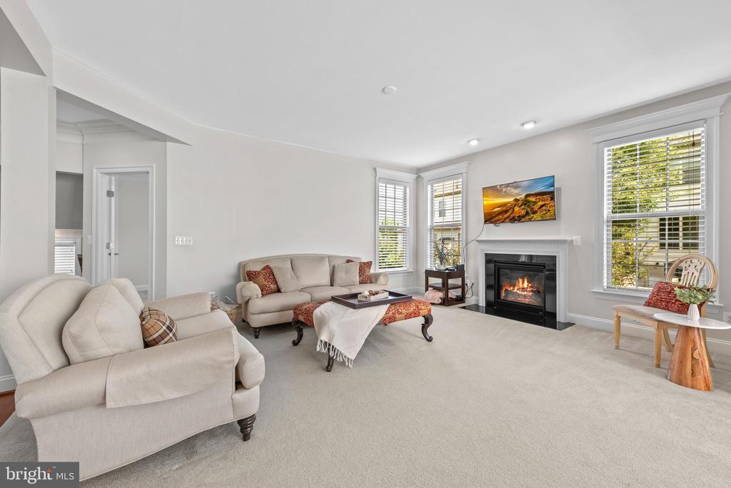 42694 Chisholm