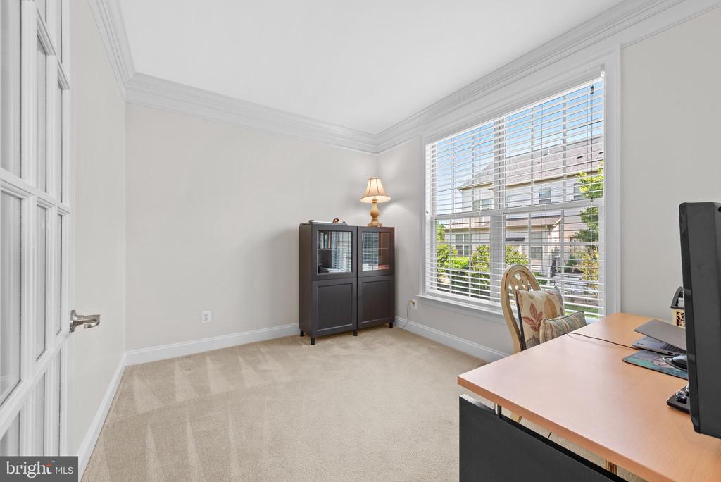 42694 Chisholm