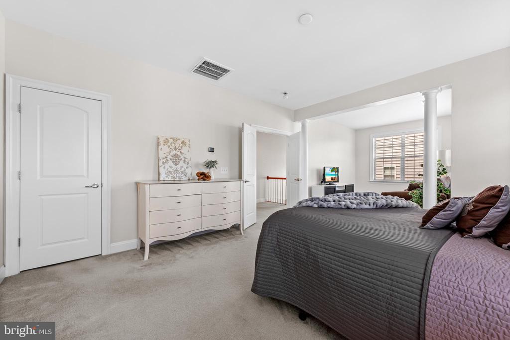 42694 Chisholm