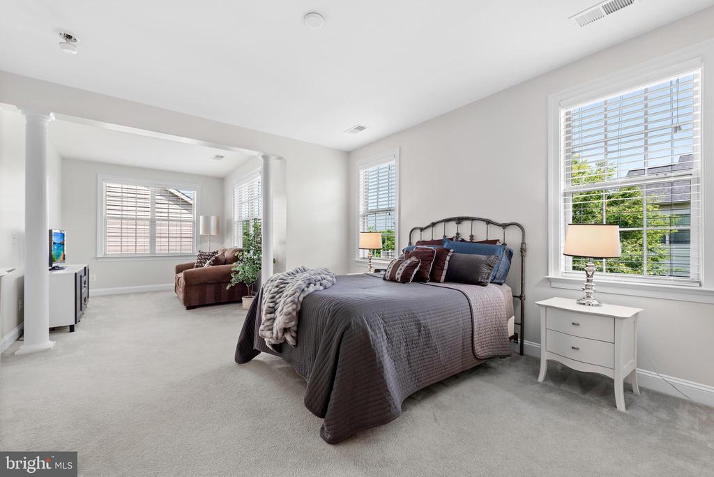 42694 Chisholm