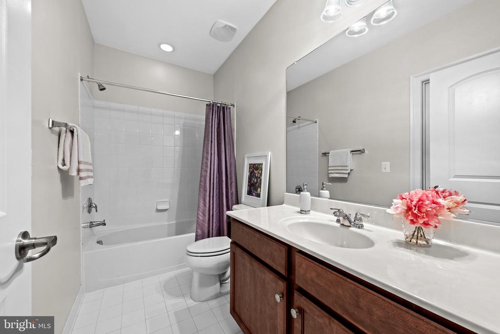 42694 Chisholm
