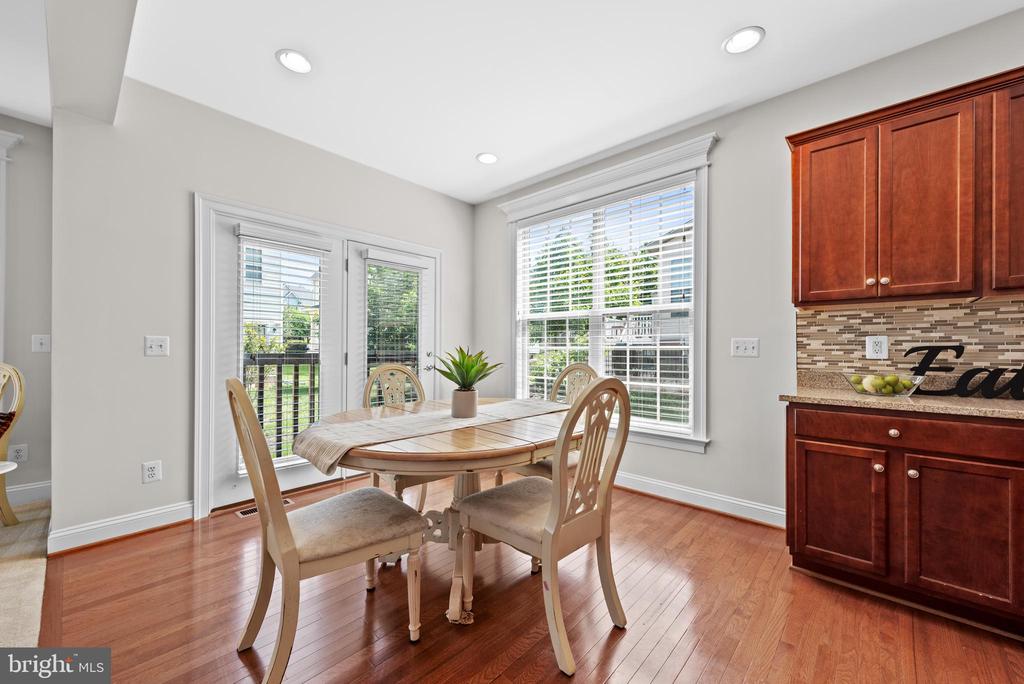 42694 Chisholm