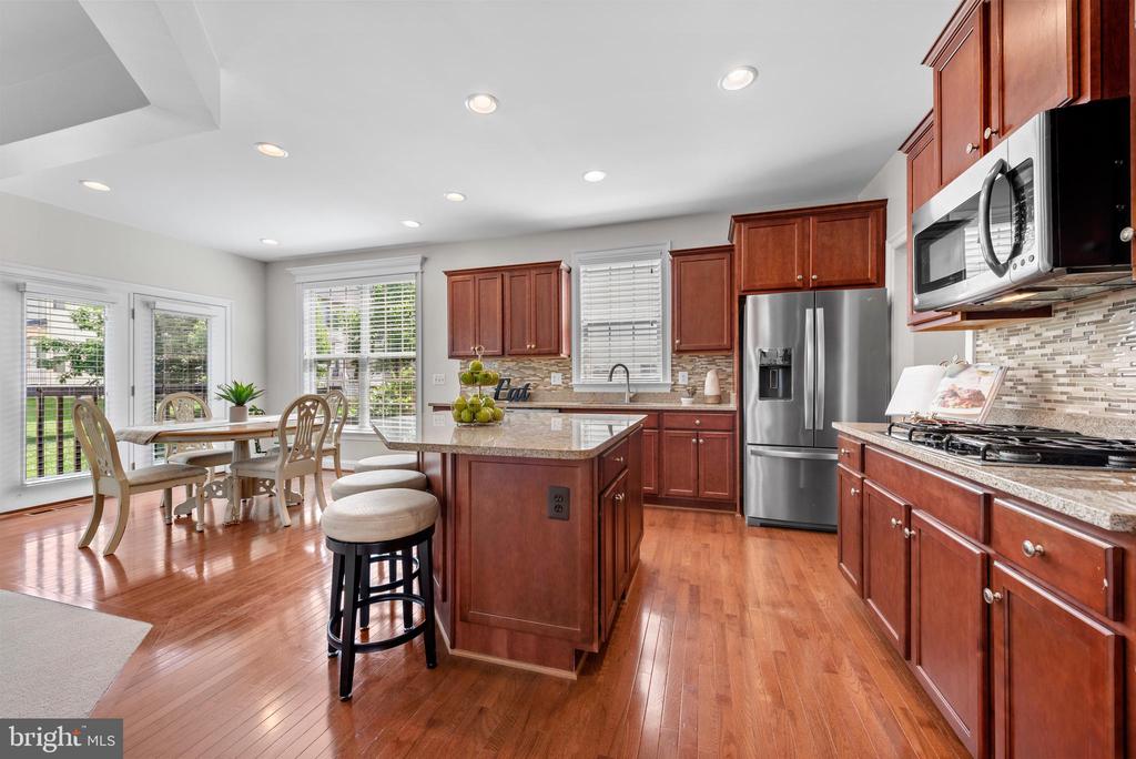 42694 Chisholm