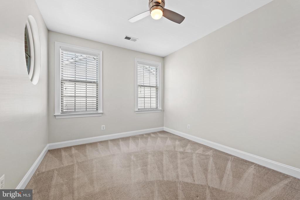 42694 Chisholm