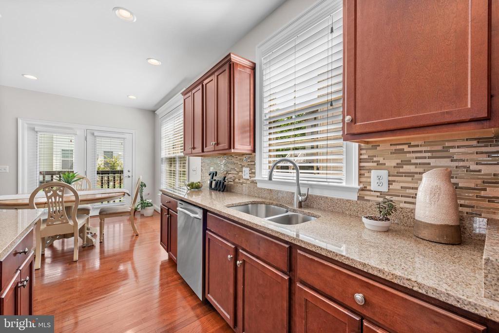 42694 Chisholm