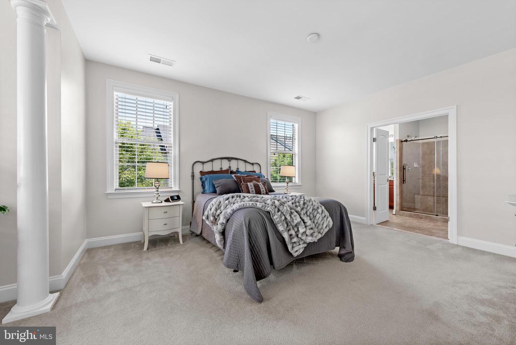 42694 Chisholm