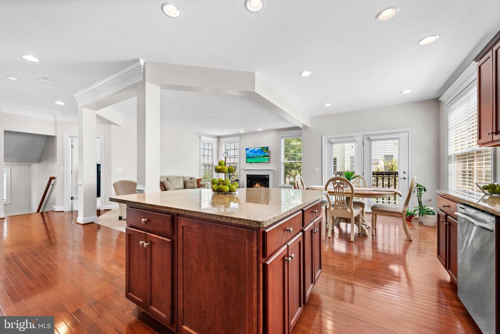 42694 Chisholm