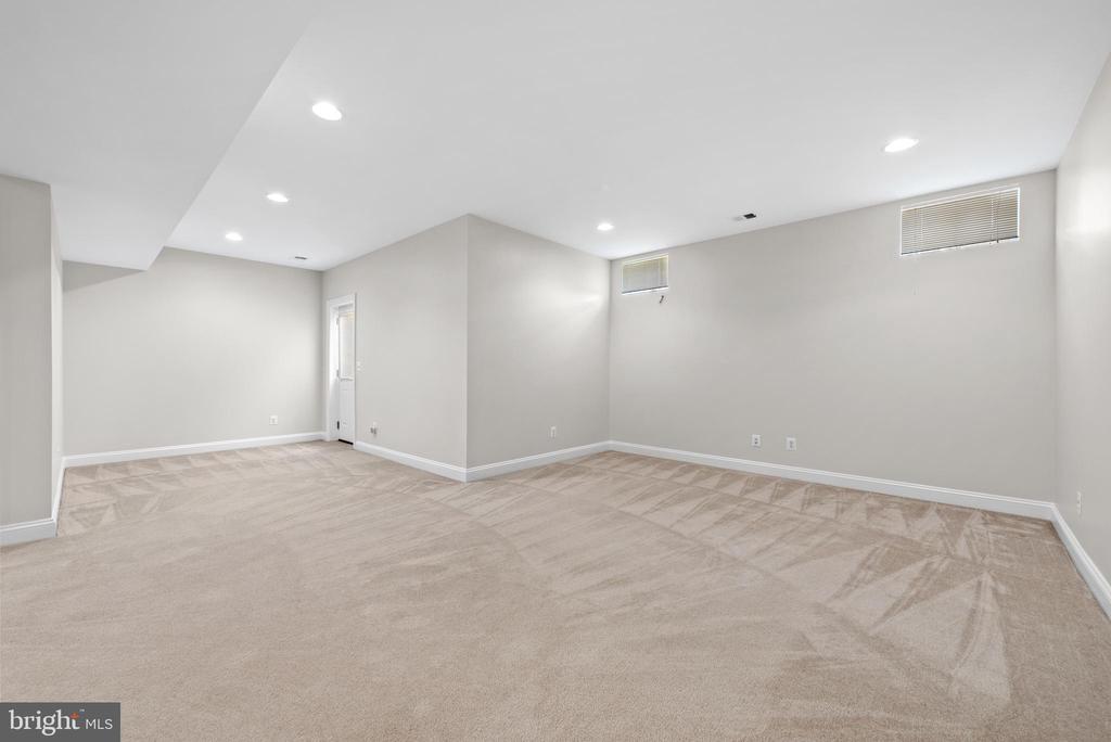 42694 Chisholm