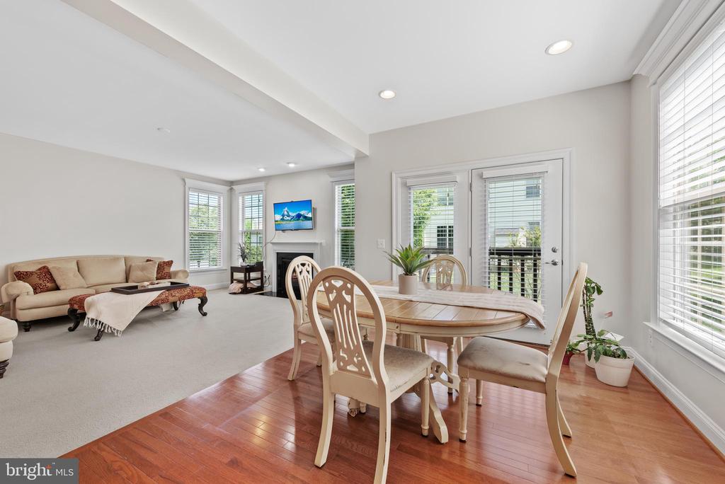 42694 Chisholm