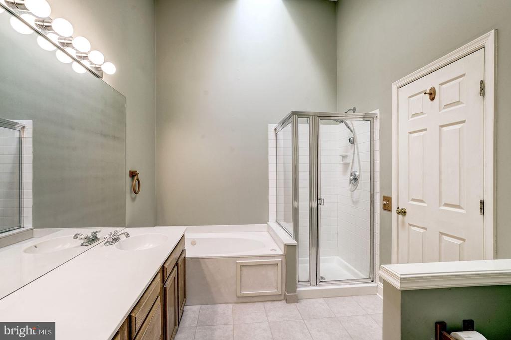 43315 PARLOR SQ
