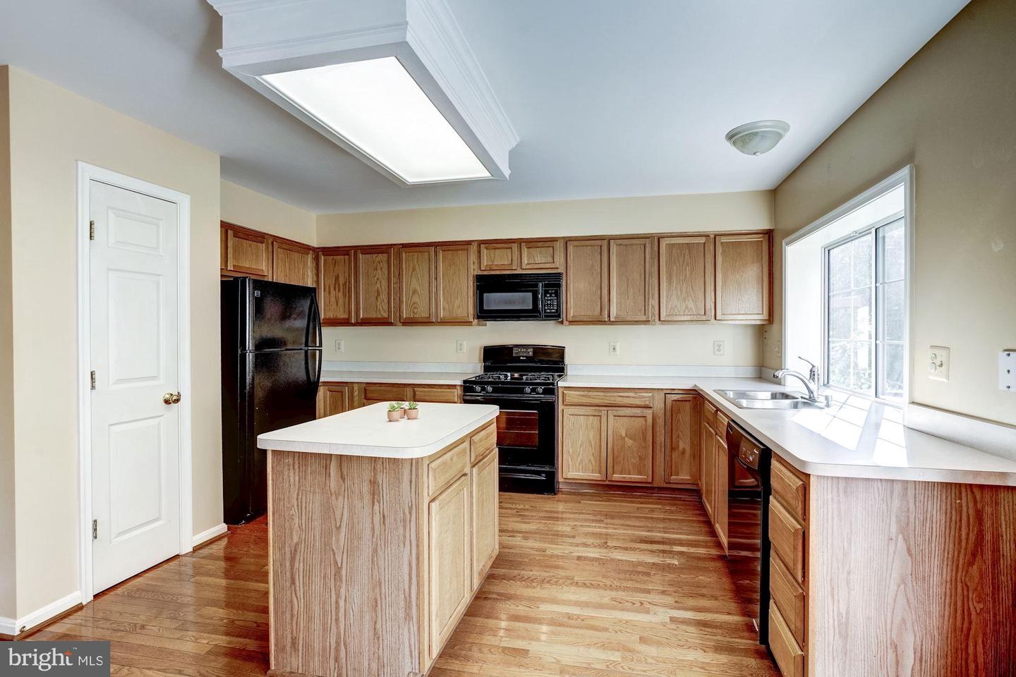 43315 PARLOR SQ