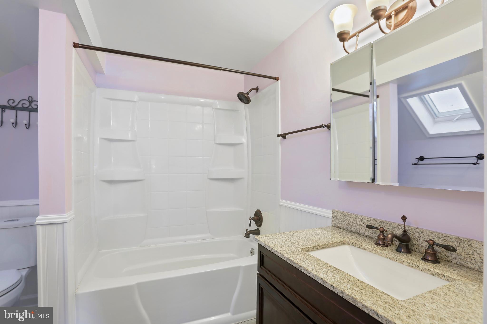 391 E COLONIAL HIGHWAY