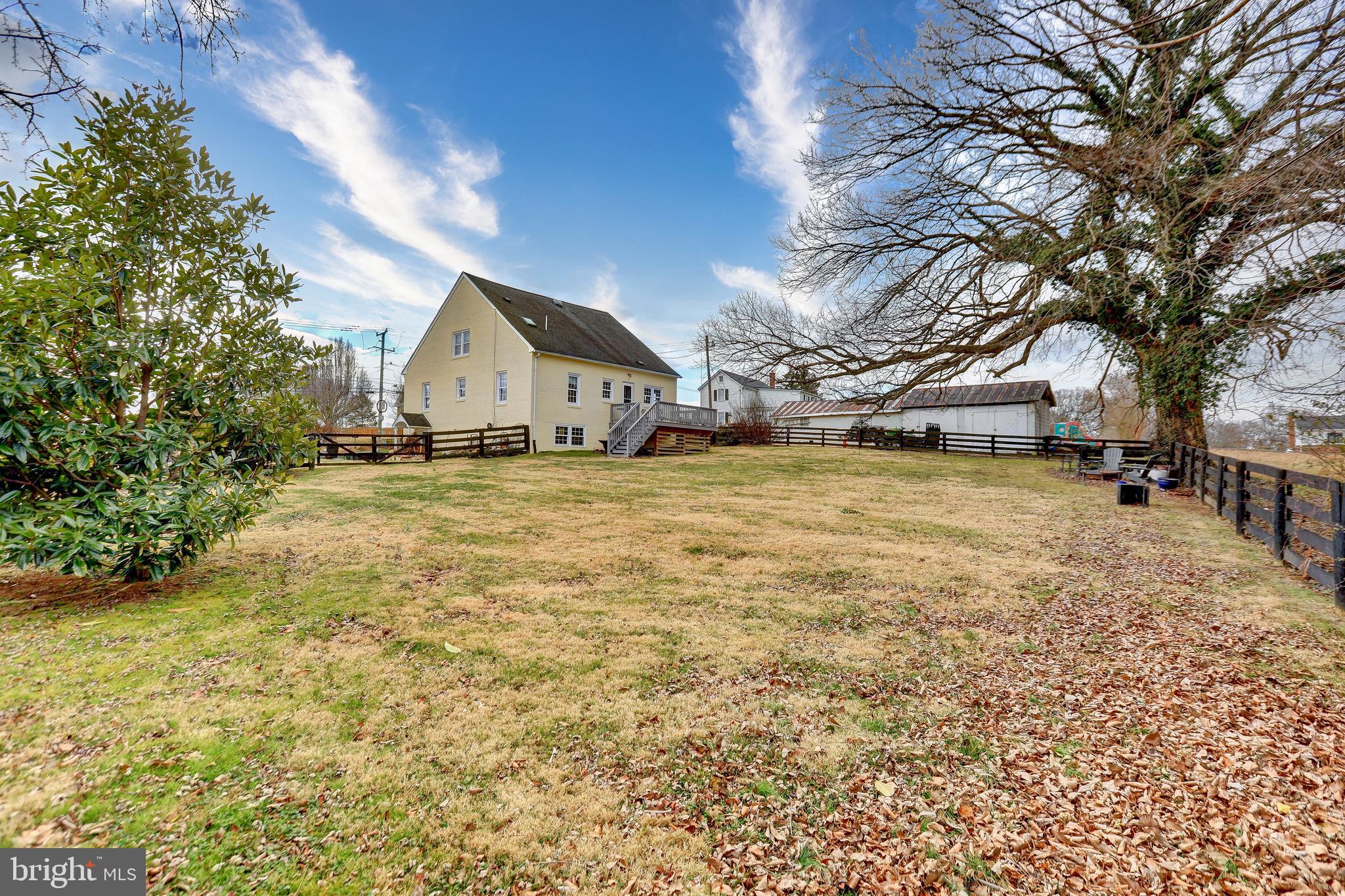 391 E COLONIAL HIGHWAY