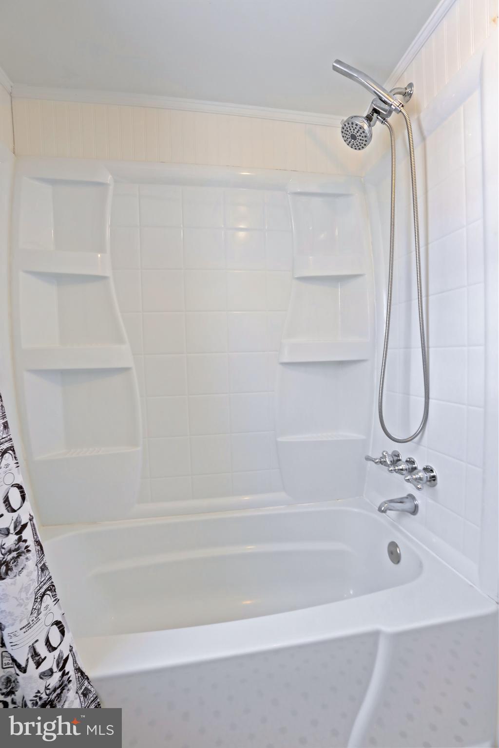 391 E COLONIAL HIGHWAY