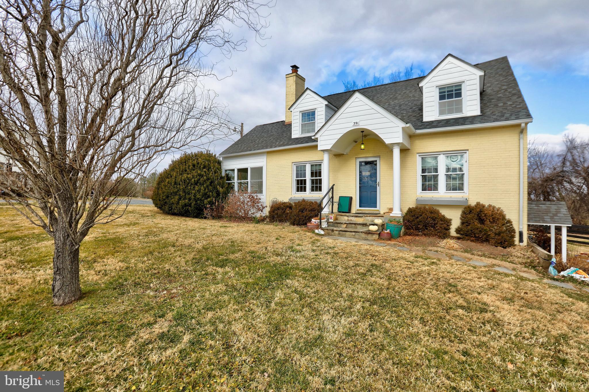 391 E COLONIAL HIGHWAY