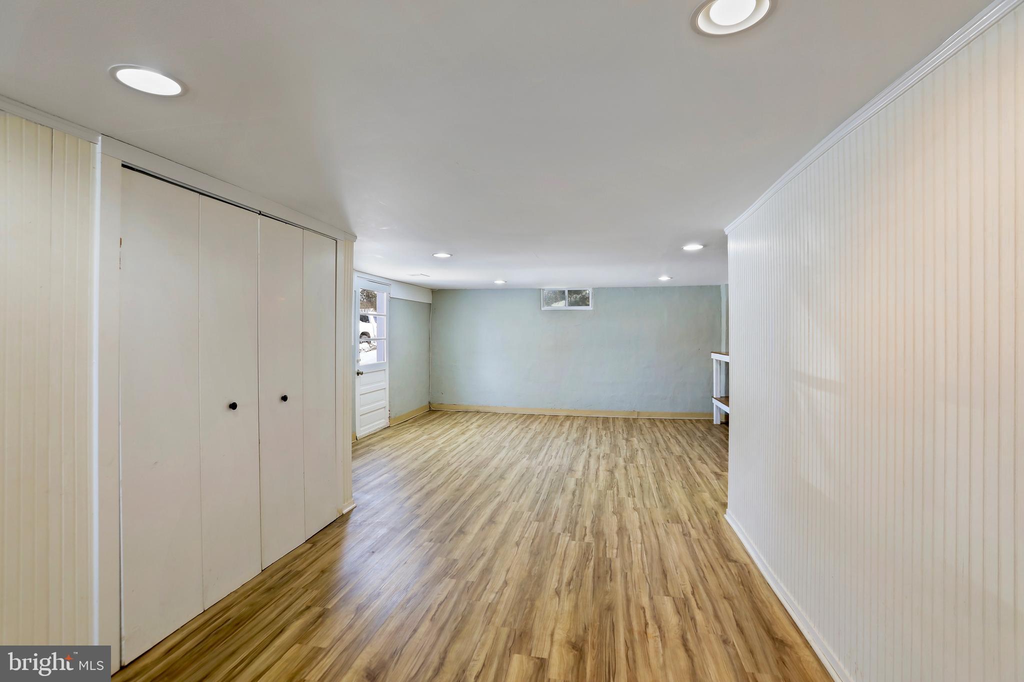 391 E COLONIAL HIGHWAY