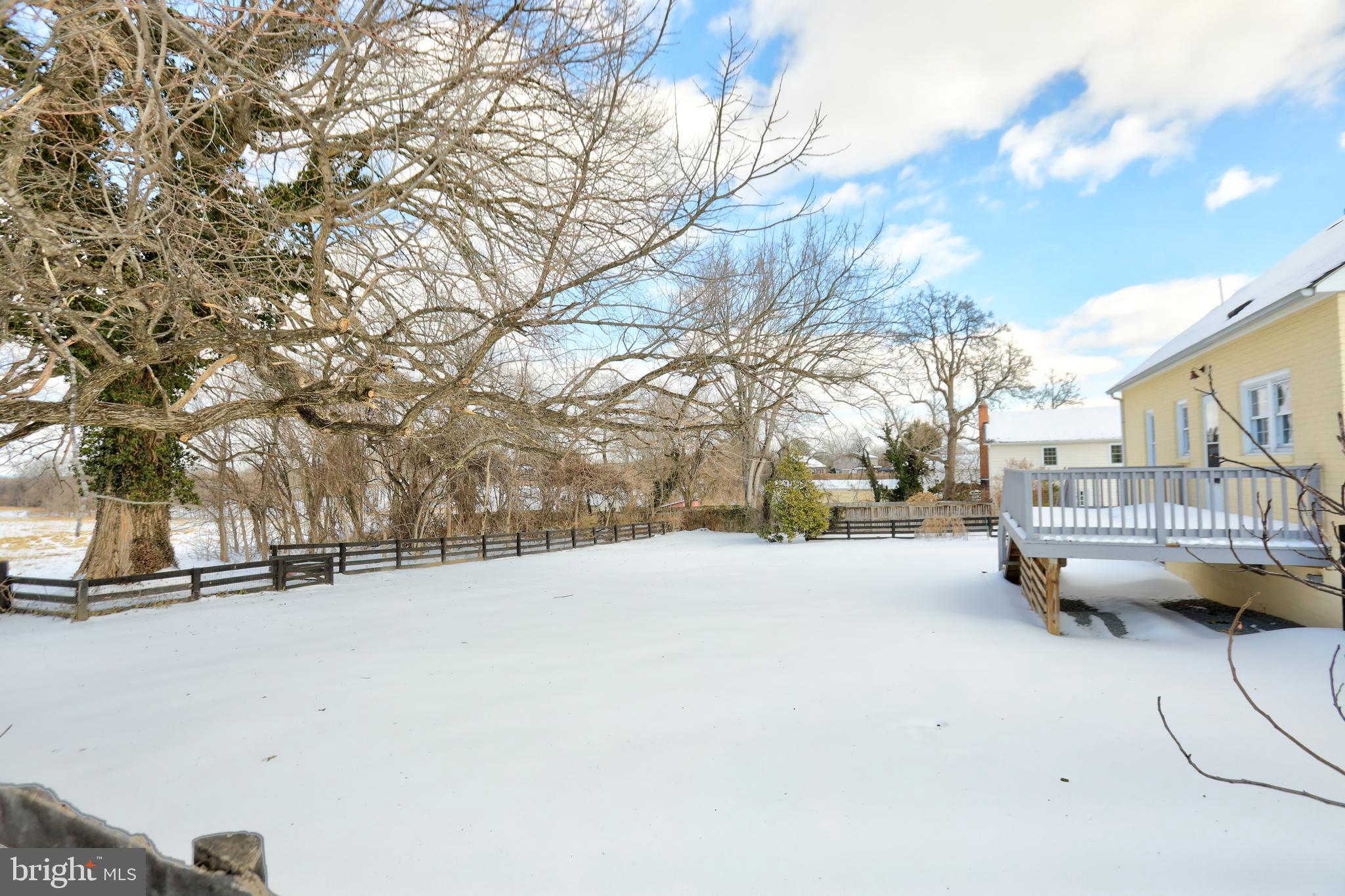 391 E COLONIAL HIGHWAY