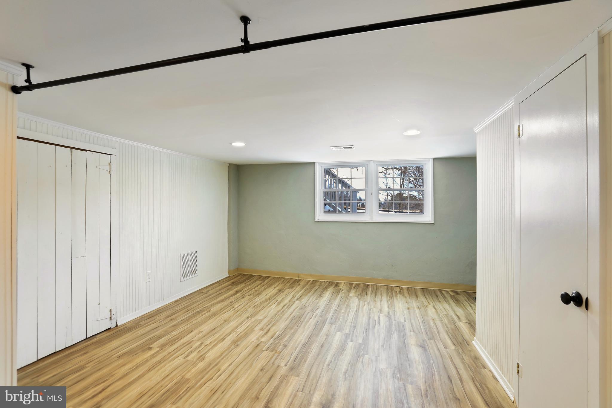 391 E COLONIAL HIGHWAY