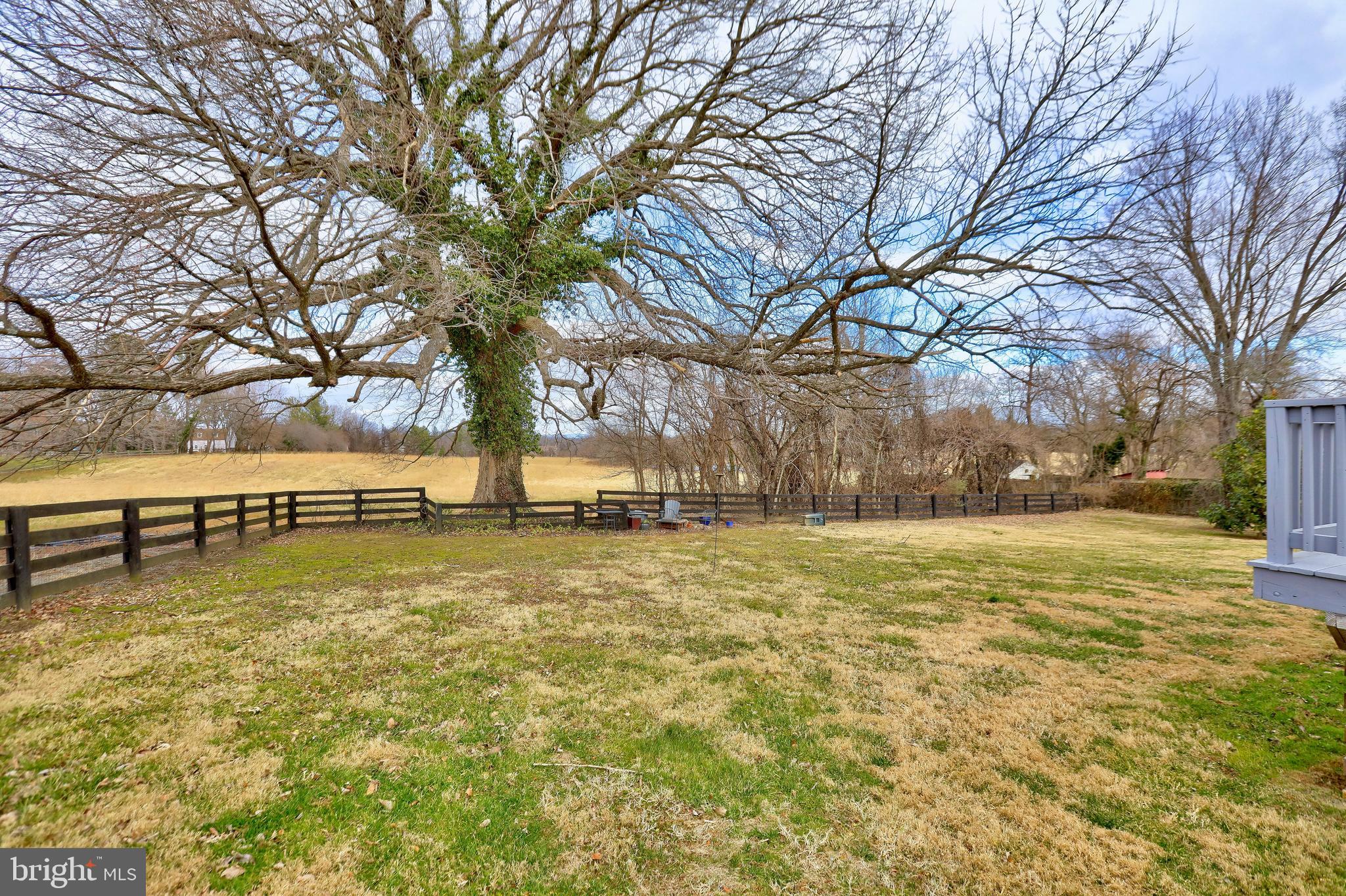 391 E COLONIAL HIGHWAY