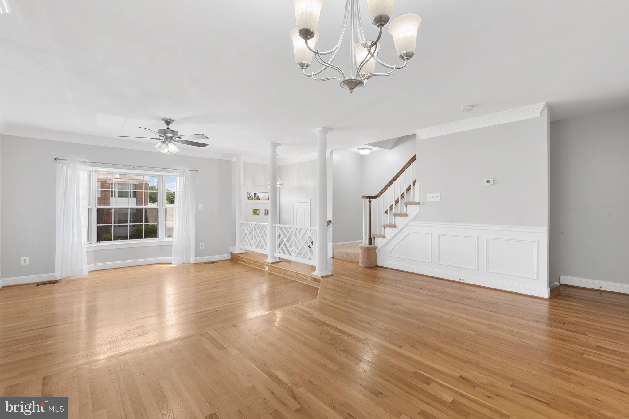 46613 SILHOUETTE SQUARE