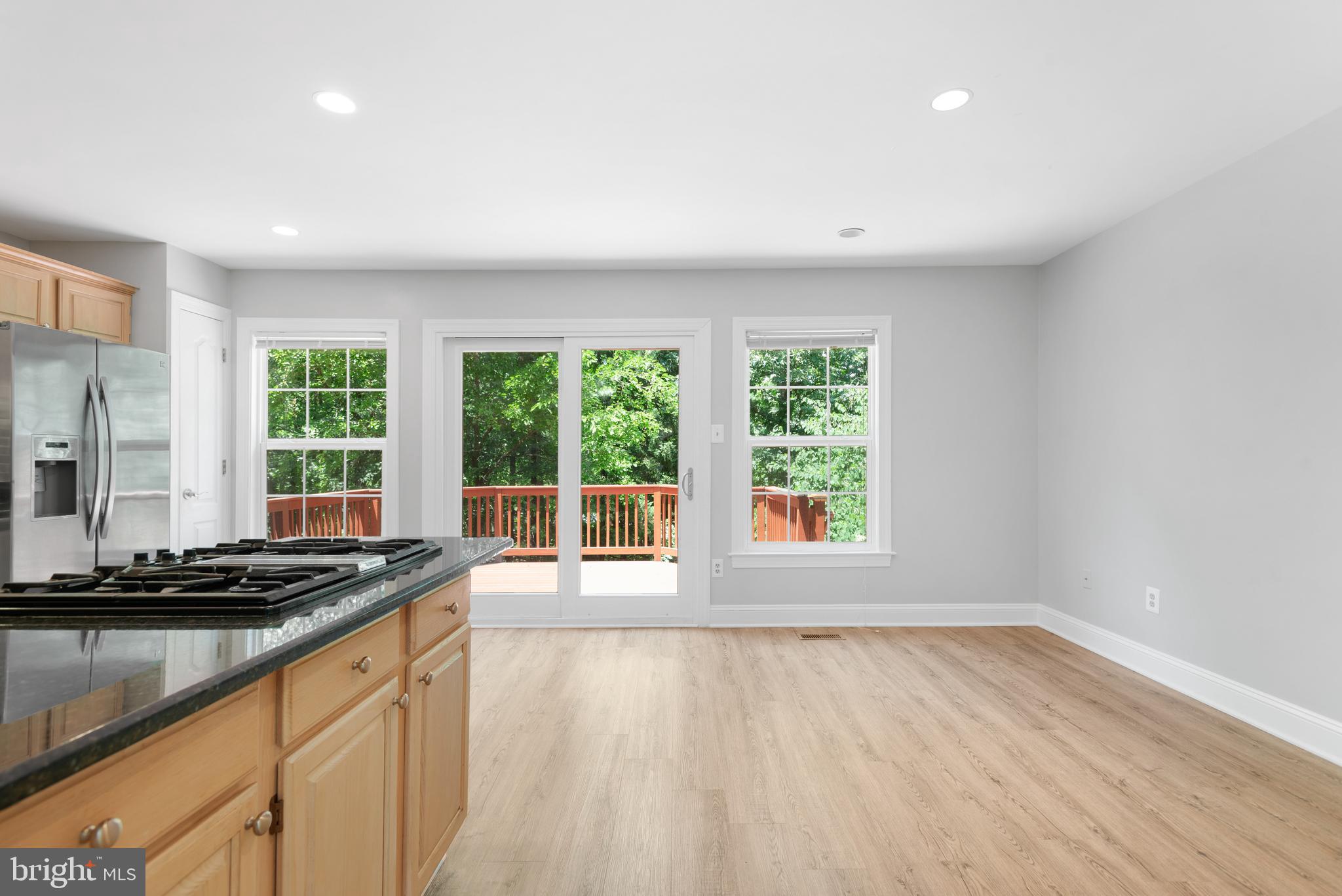 46613 SILHOUETTE SQUARE