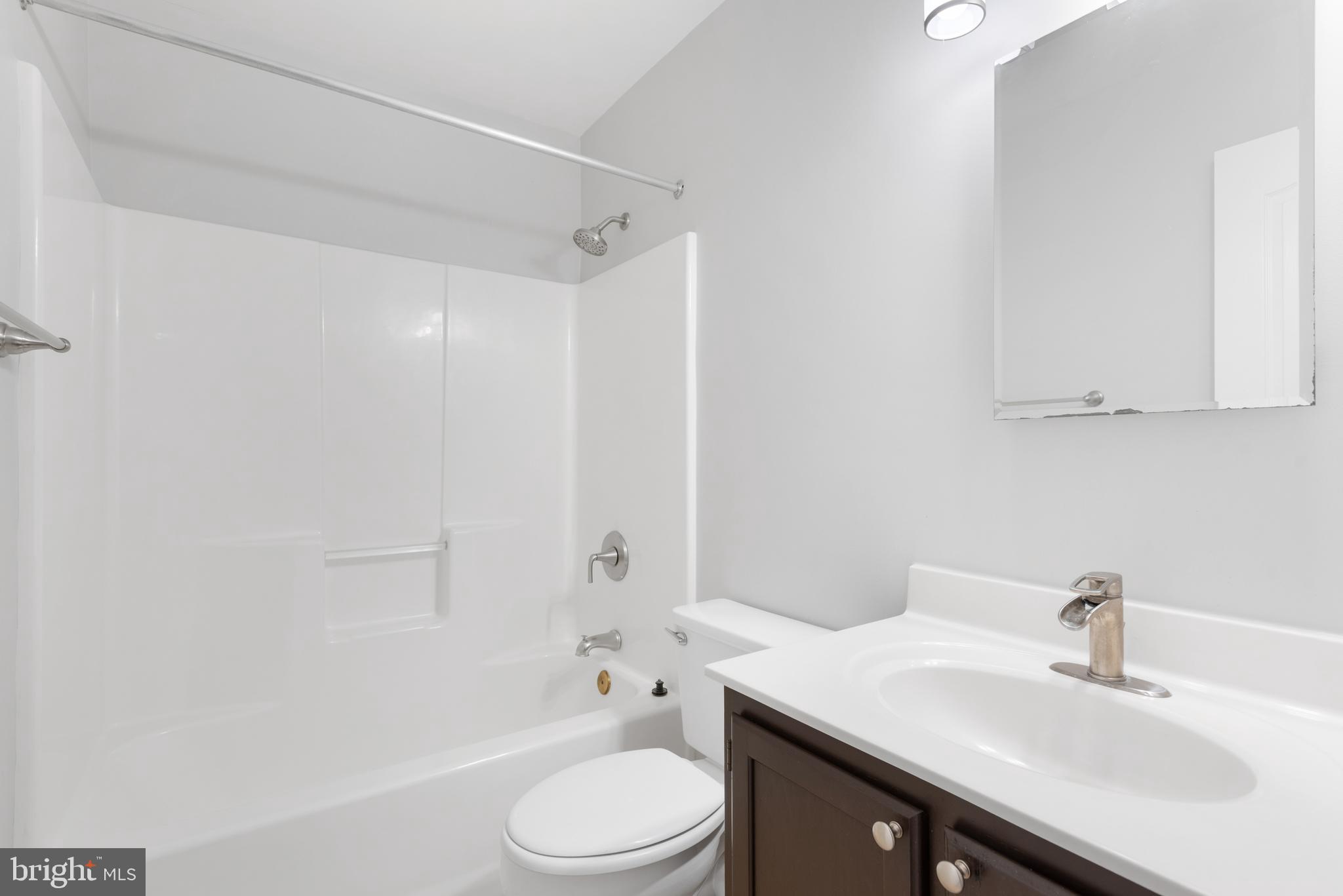 46613 SILHOUETTE SQUARE