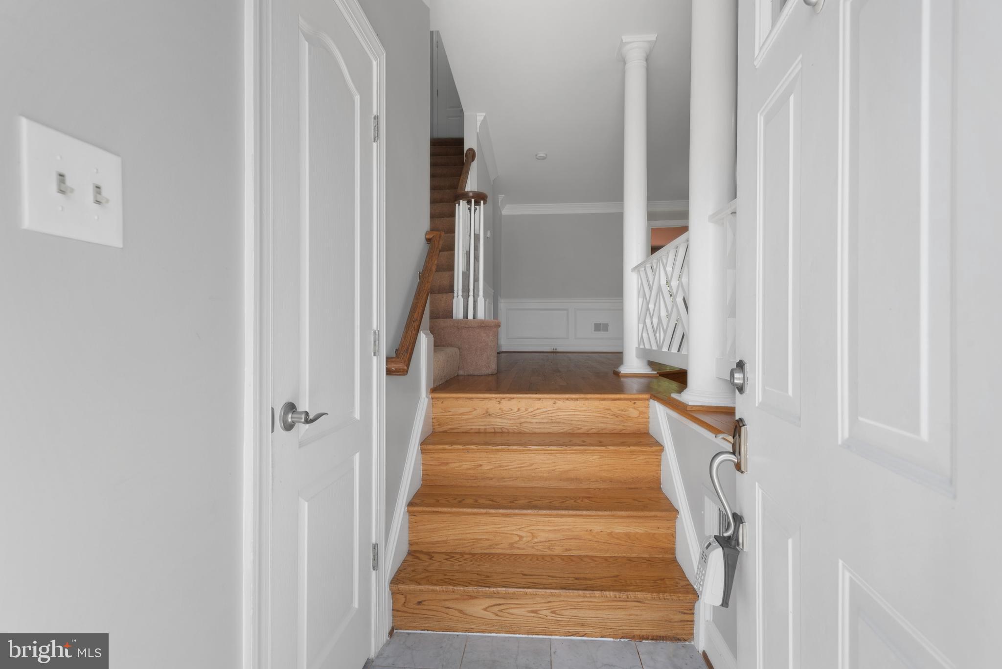 46613 SILHOUETTE SQUARE