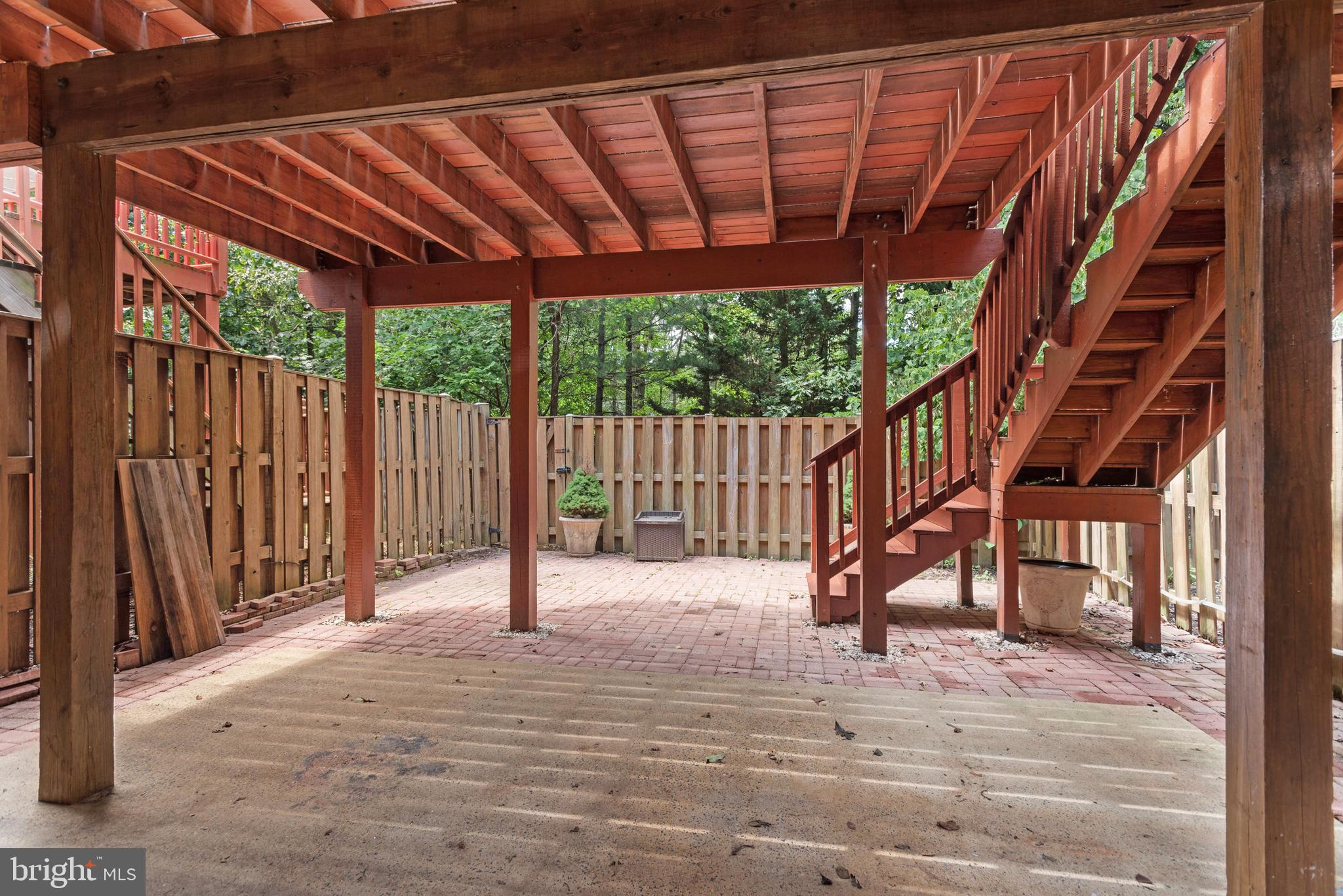 46613 SILHOUETTE SQUARE