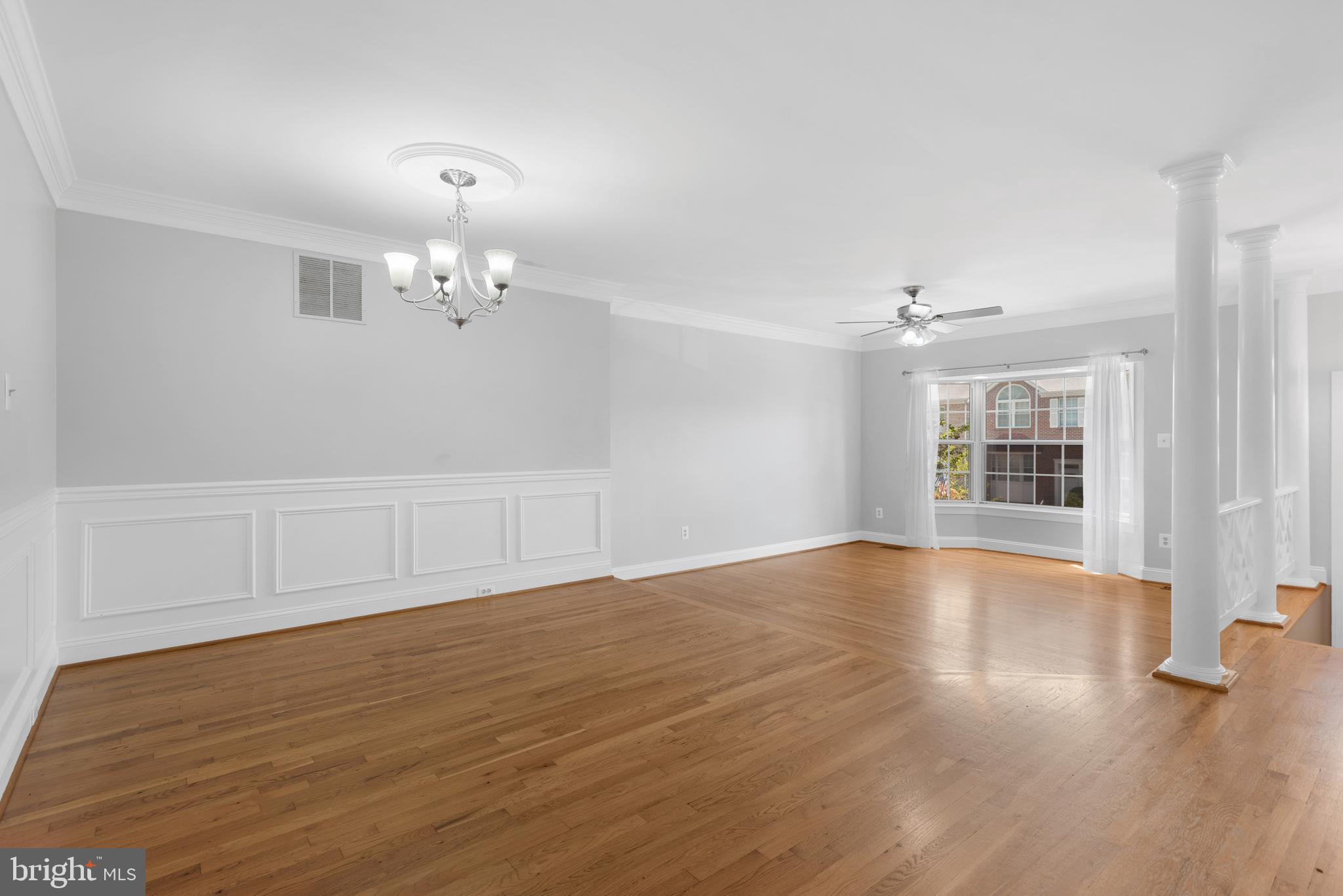 46613 SILHOUETTE SQUARE