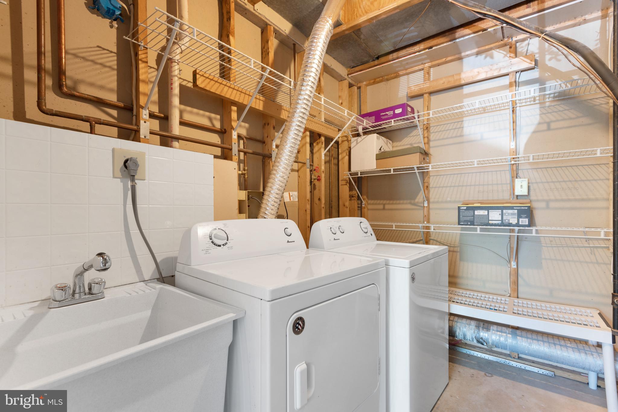 46613 SILHOUETTE SQUARE