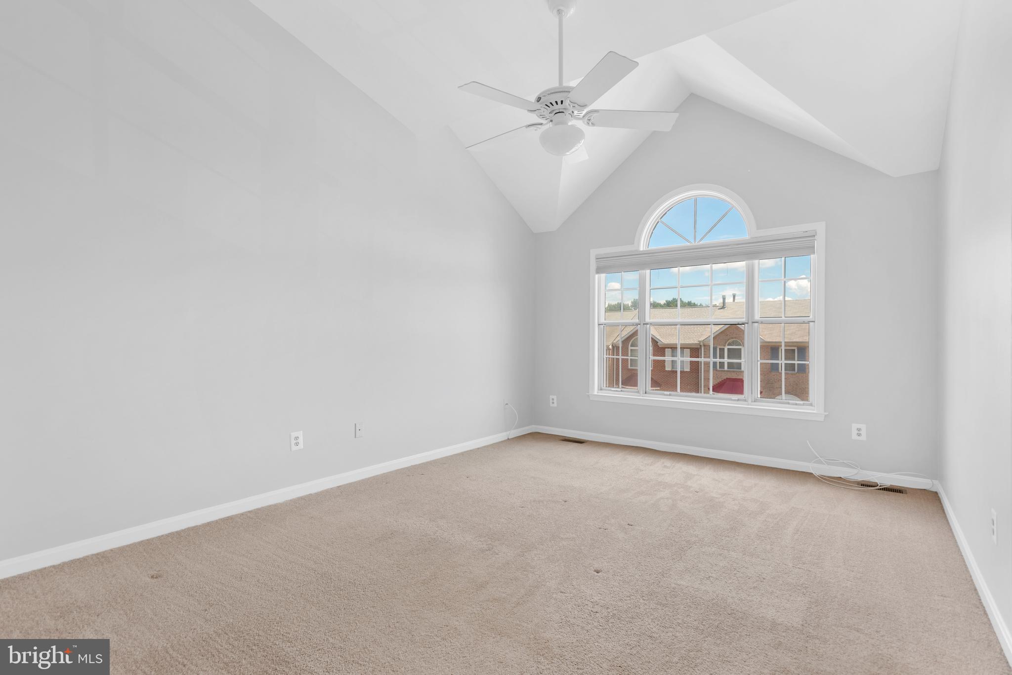 46613 SILHOUETTE SQUARE