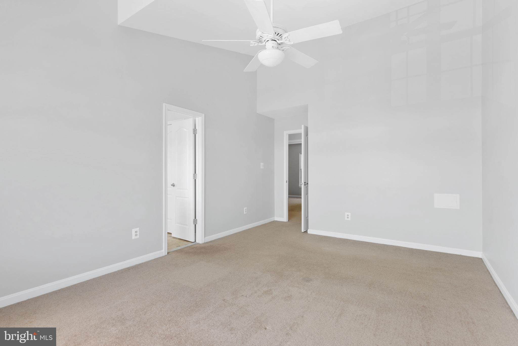 46613 SILHOUETTE SQUARE