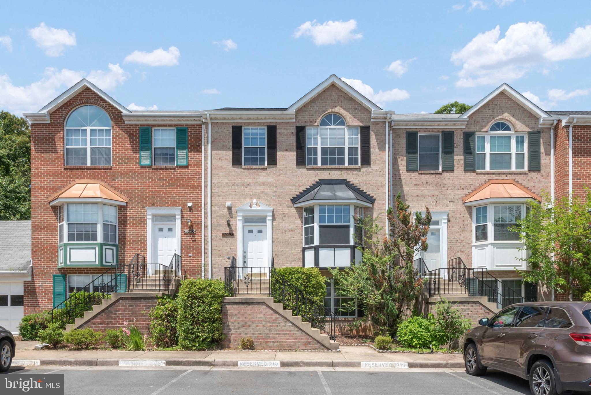 46613 SILHOUETTE SQUARE