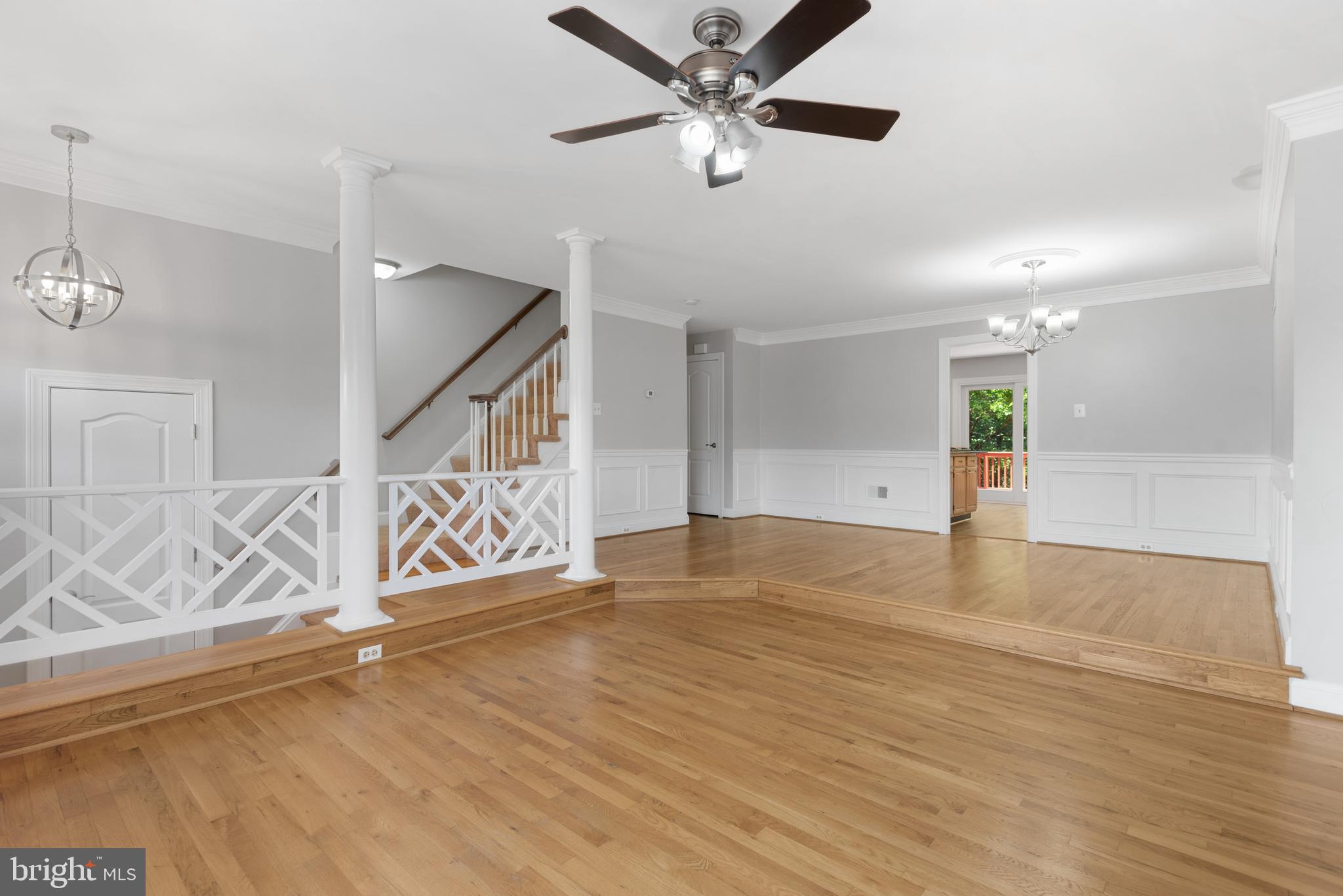 46613 SILHOUETTE SQUARE