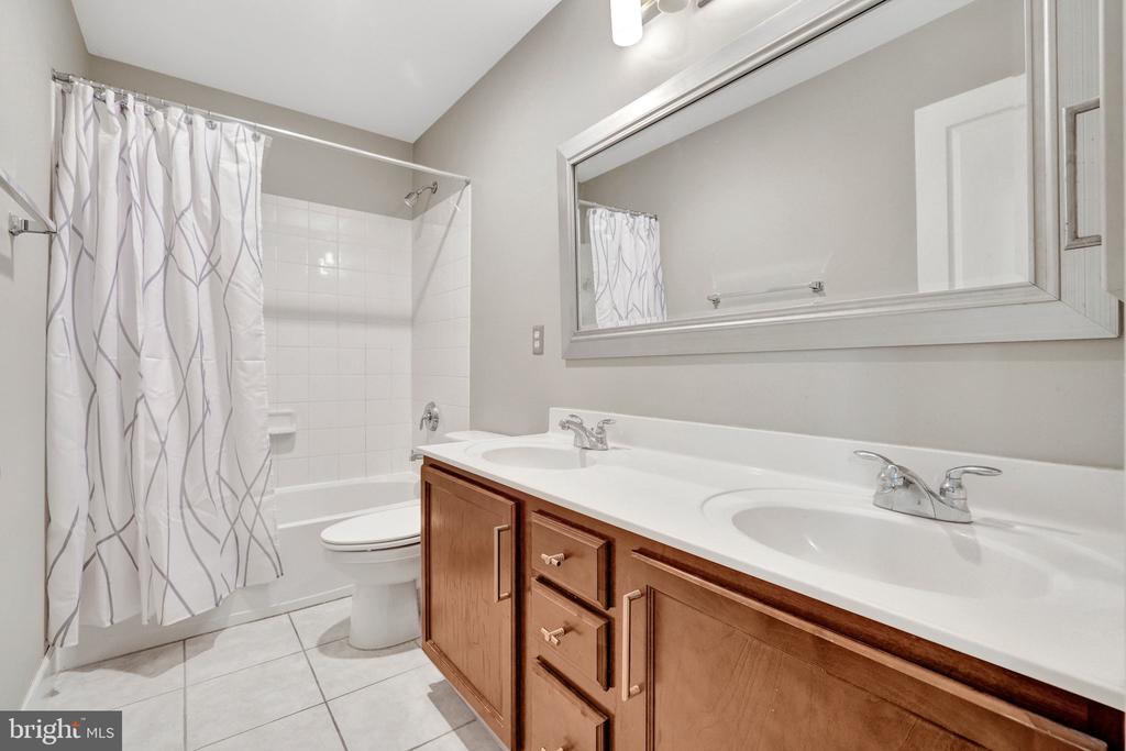 41058 DORATI SQUARE