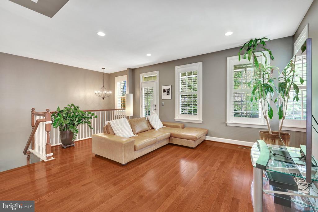 41058 DORATI SQUARE