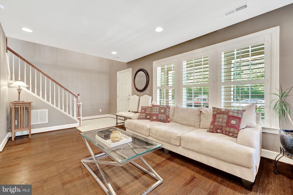 41058 DORATI SQUARE