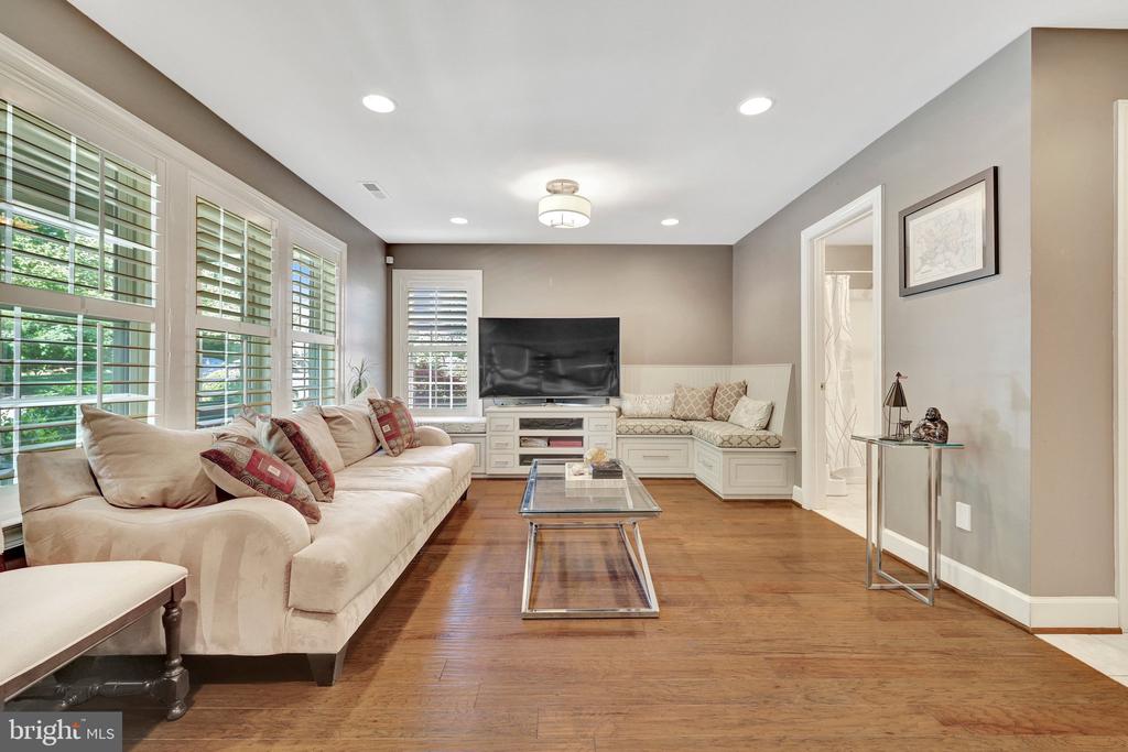 41058 DORATI SQUARE
