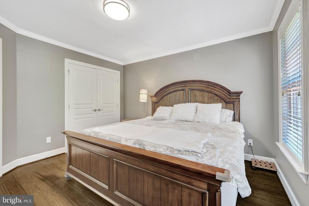 41058 DORATI SQUARE